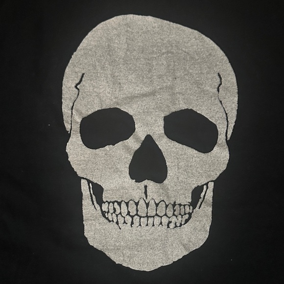 Black Skull Graphic Tee - Picture 2 of 3